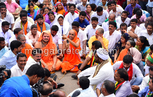 Yettinahole protest in uppinangady